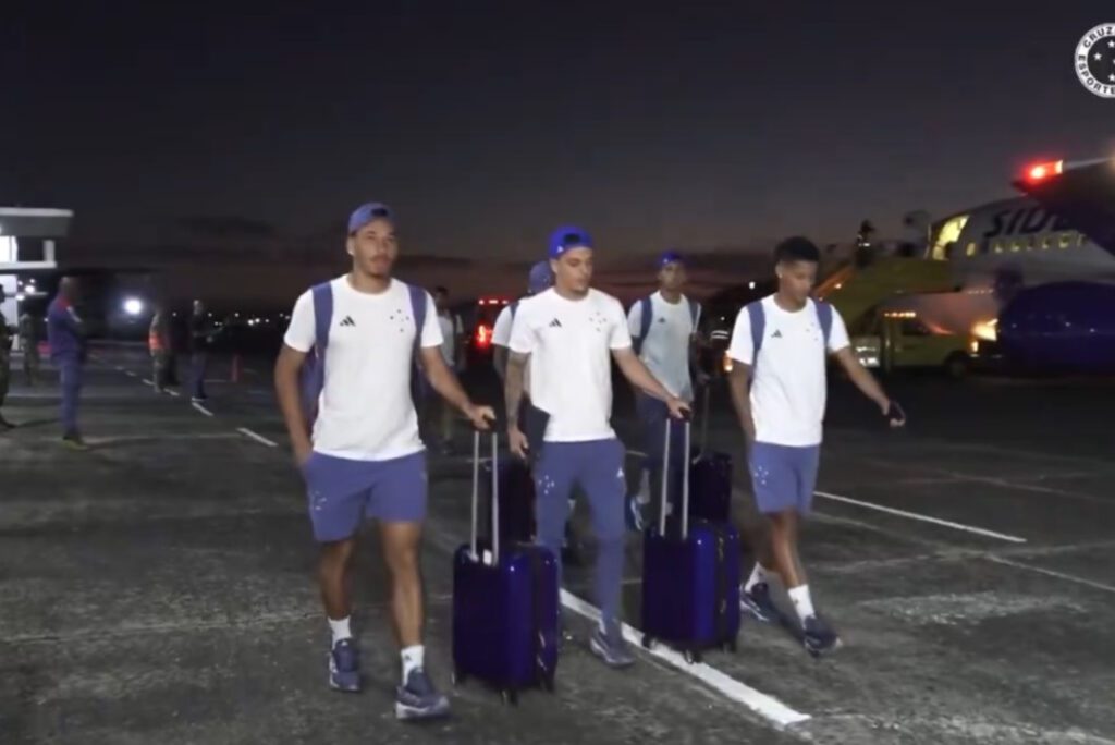 Cruzeiro chega a Assunção para a final da Sul-Americana: “Pensamos nesse jogo todos os dias”, diz Diniz