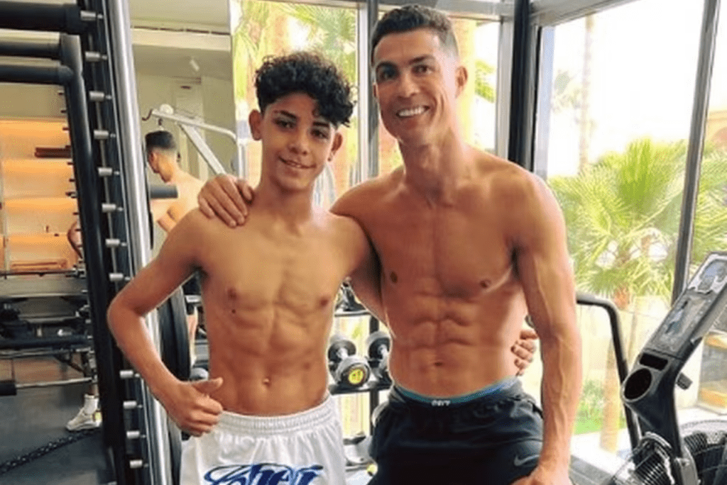 Cristiano Ronaldo avalia chance de jogar com seu filho: "Vamos ver como estarei"