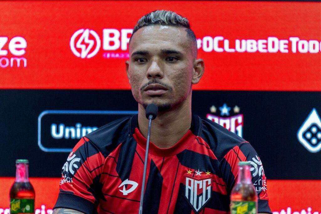 Athletico-PR tem interesse em Luiz Fernando, atacante do Atlético-GO