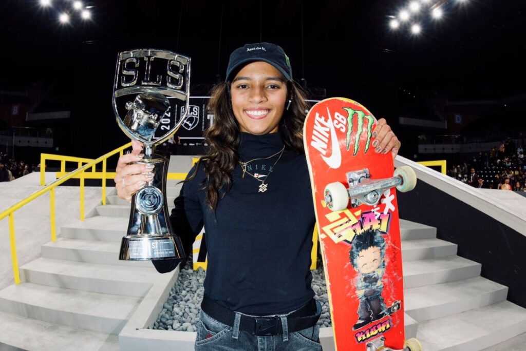 Rayssa Leal é campeã da etapa de Tóquio da SLS em final eletrizante