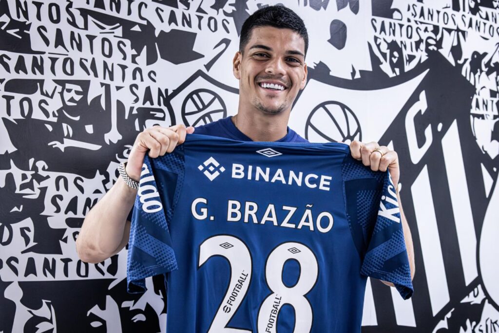 Goleiro Gabriel Brazão acerta renovação com o Santos até 2028