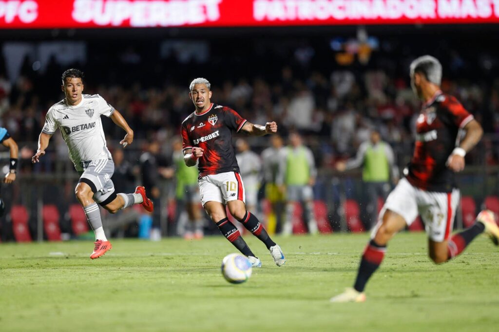 Atlético-MG sai na frente, mas São Paulo busca empate; veja os melhores momentos