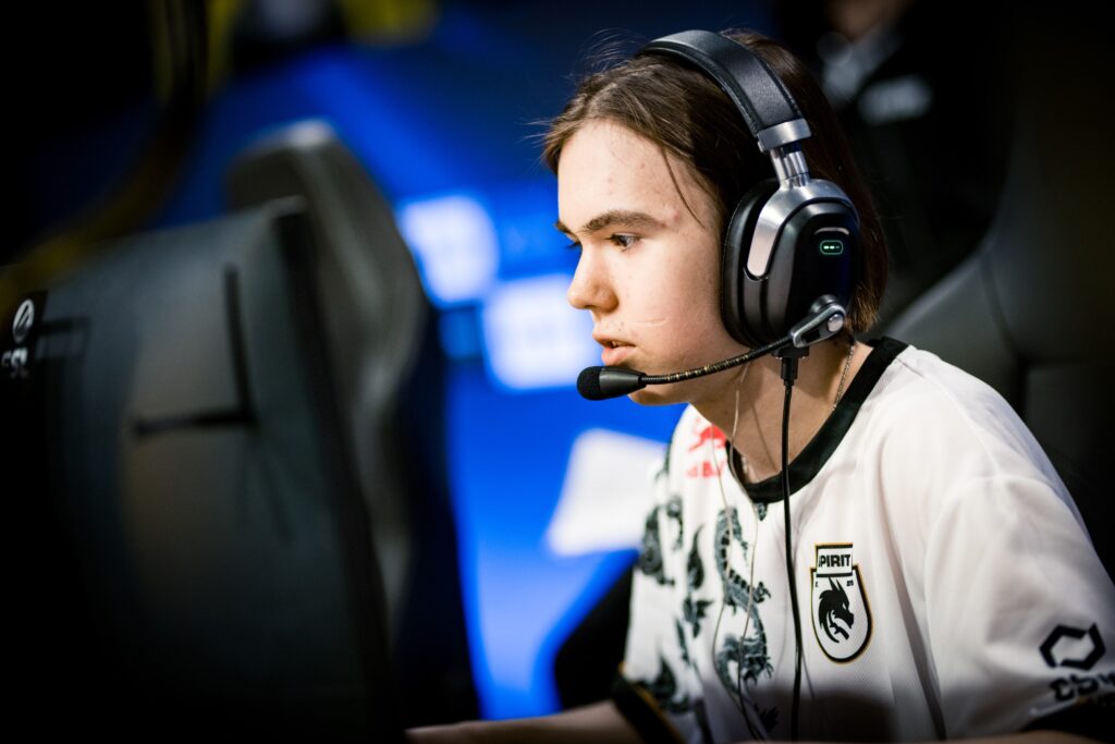 CS2: donk treina sozinho após fim de 1º mapa decisivo contra NiP