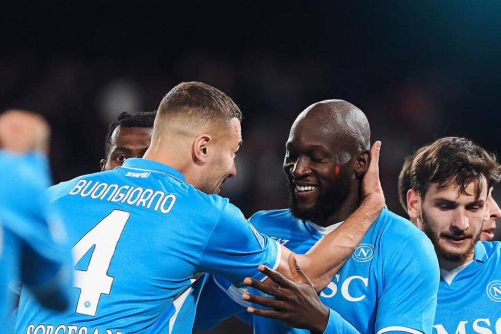 Napoli vence Roma e recupera liderança da Serie A