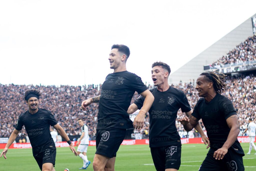 Jogadores do Corinthians comemoram gol contra o Vasco