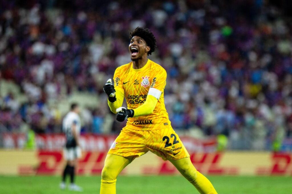 Hugo Souza acertou em definitivo com o Corinthians. Foto: THIAGO GADELHA/AFP