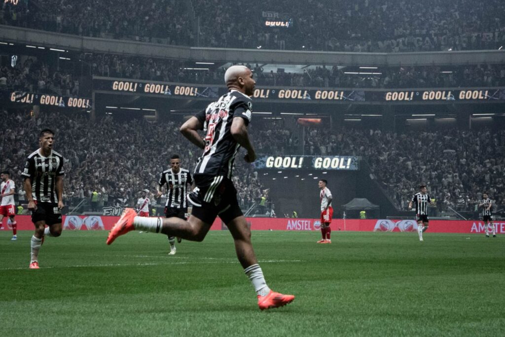 Deyverson comemorando gol do Atlético-MG contra o River Plate na Libertadores (Foto: Pedro Souza/CAM)