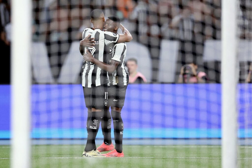 Luiz Henrique comemorando gol do Botafogo contra o Peñarol pela Libertadores (Foto: Vítor Silva/BFR)