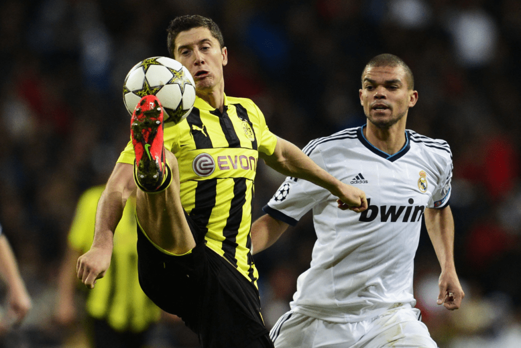 Lewandowski marcou quatro gols na semifinal diante do Real Madrid em 2013