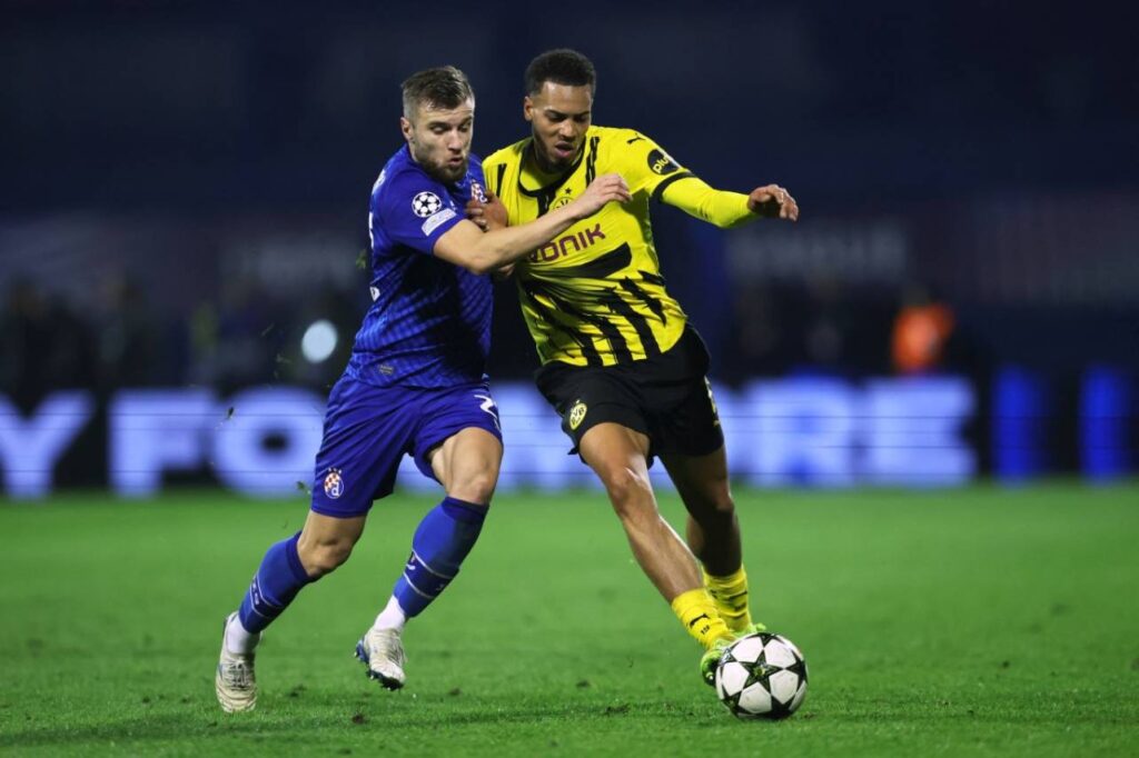 O Borussia Dortmund somou pontos importantes fora de casa. Foto: Damir SENCAR / AFP