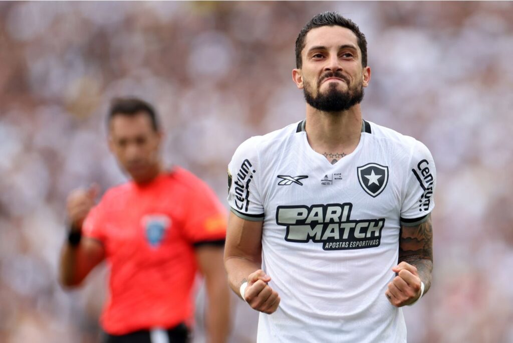 Alex Telles fez o segundo gol do Botafogo