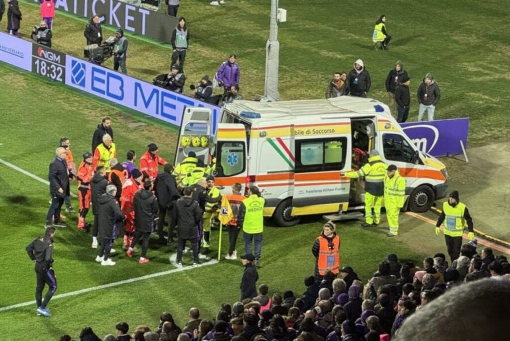 Jogador da Fiorentina foi levado de ambulância