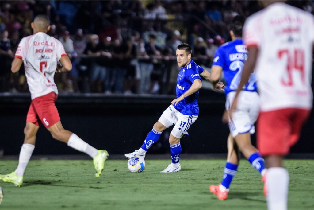 Cruzeiro e Bragantino empataram em jogo tenso