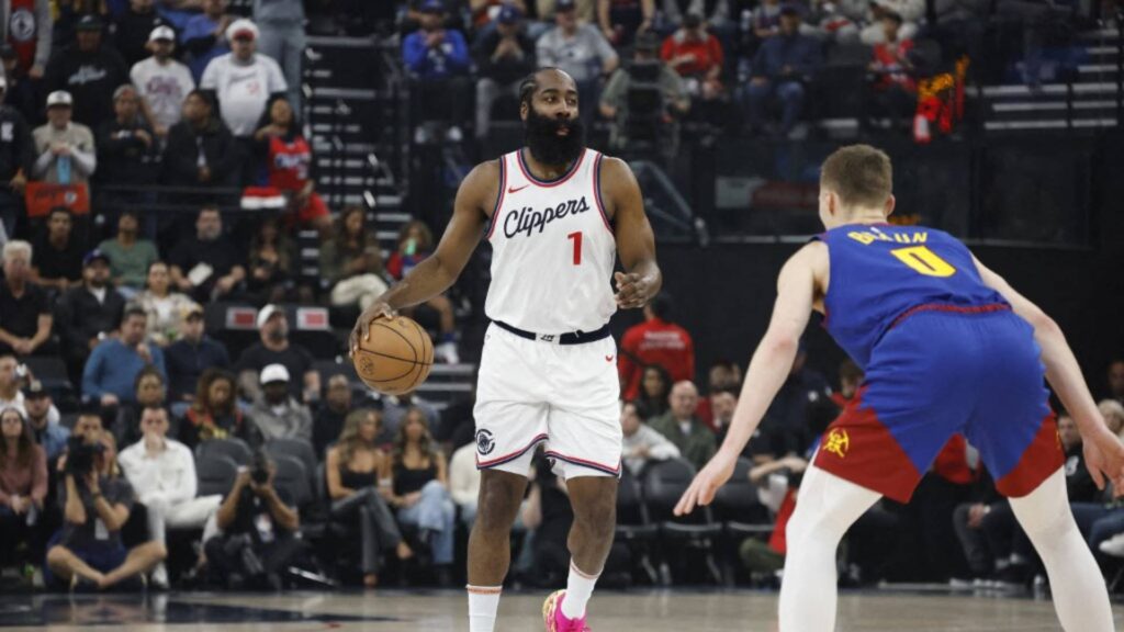 James Harden recentemente já havia ultrapassado Ray Allen na lista. Foto: RONALD MARTINEZ / GETTY IMAGES NORTH AMERICA / Getty Images via AFP