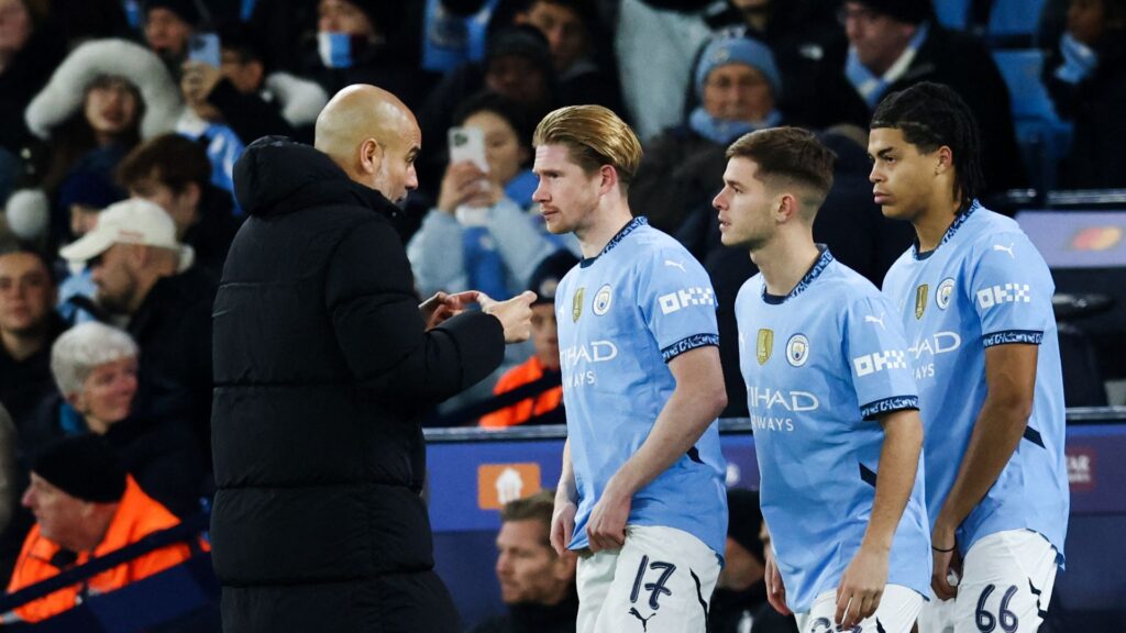 Guardiola e jogadores do Manchester City