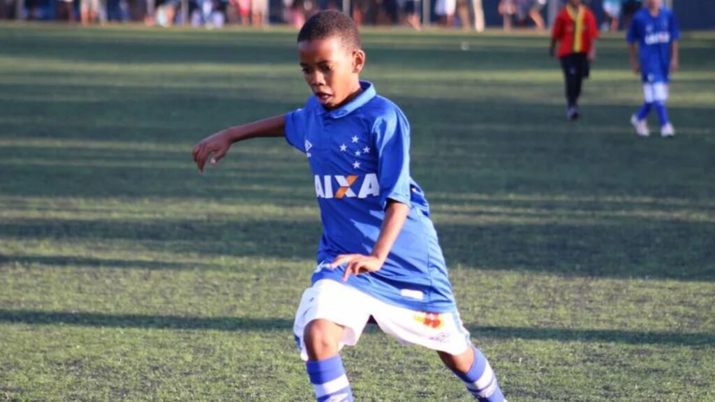 Estêvão na base do Cruzeiro