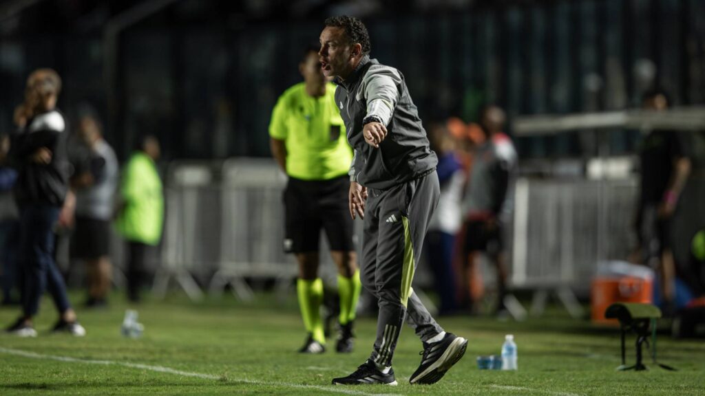 Gabriel Milito levou o time a duas finais e perdeu as duas. Foto: Pedro Souza / Atlético