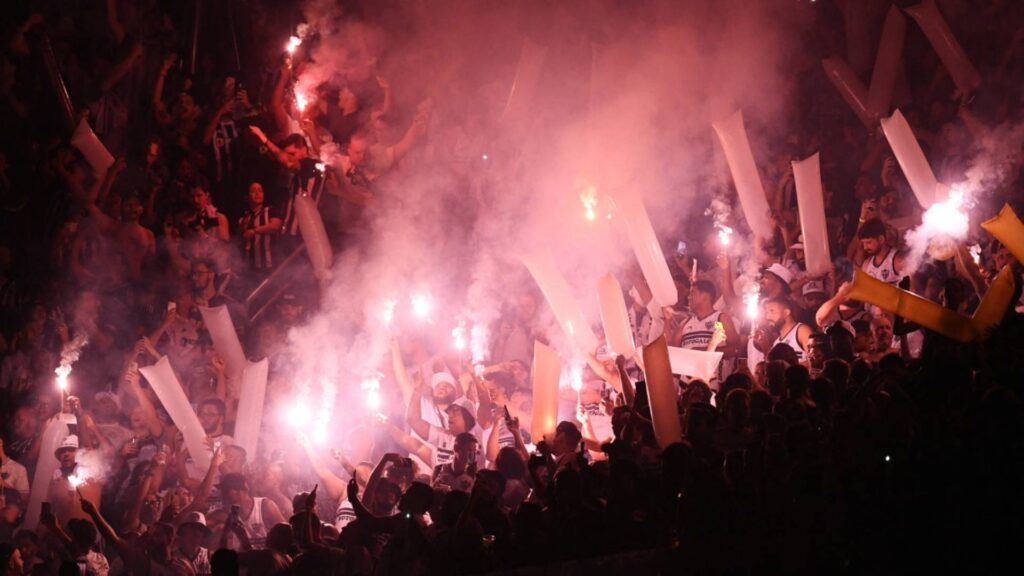 Uso de sinalizadores e foguetório causaram punição do Atlético-MG. Foto: GLEDSTON TAVARES / AFP