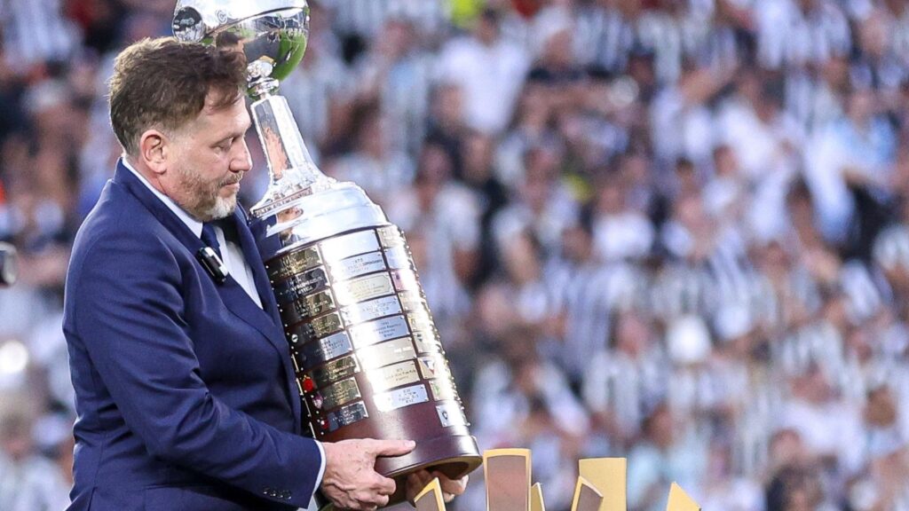 Alejandro Domínguez, presidente da Conmebol, na final da Libertadores 2024 (Foto: Reprodução)