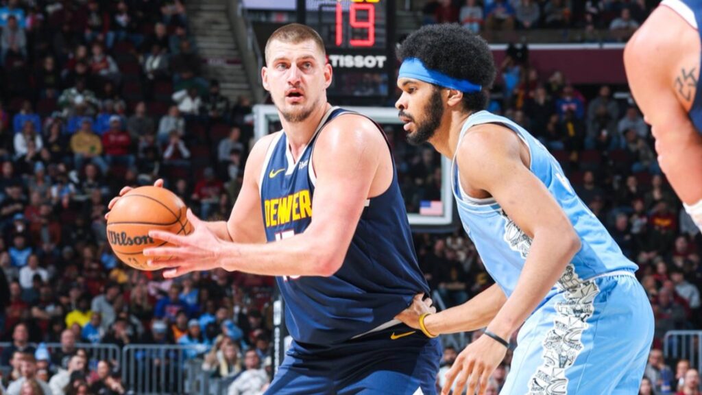 Nikola Jokic superou o histórico armador dos Lakers, Magic Johnson. Foto: Reprodução/X