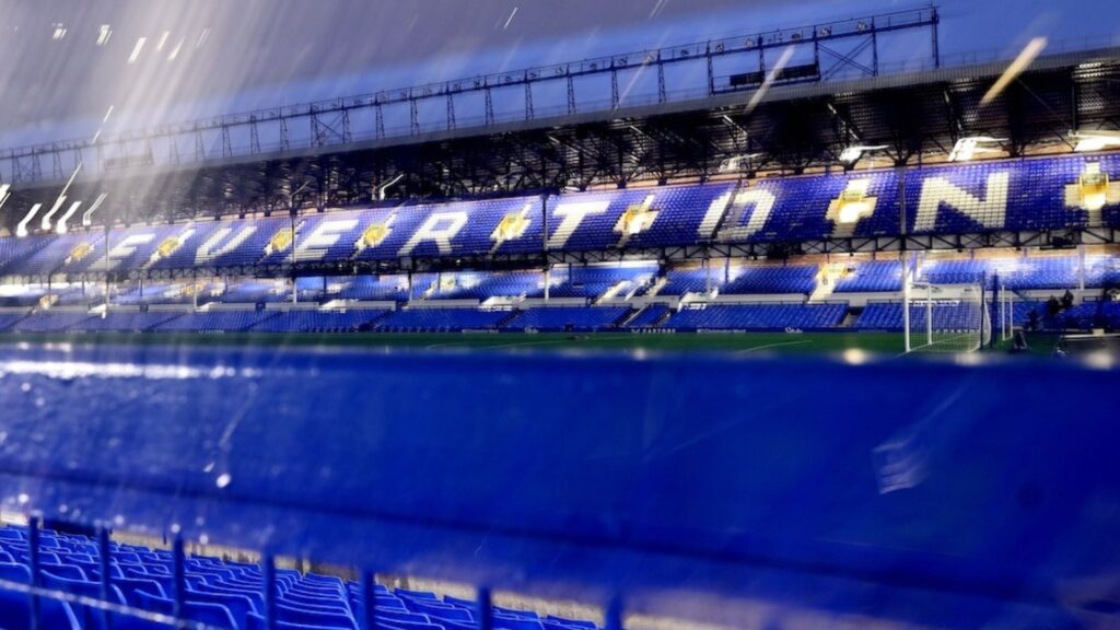 Mau tempo na região do Goodison Park adiou jogo da Premier League (Foto: Reprodução)