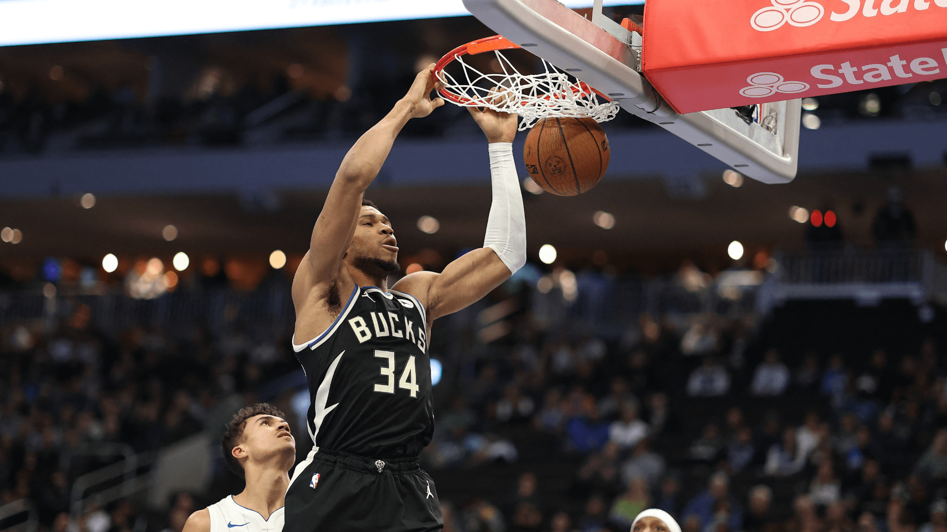 Giannis Antetokounmpo é o principal jogador do Bucks, que enfrentará o Atlanta de Trae Young