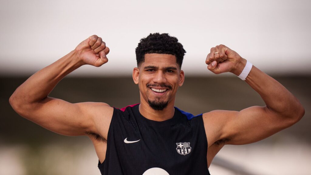 Ronald Araújo durante treino do Barcelona