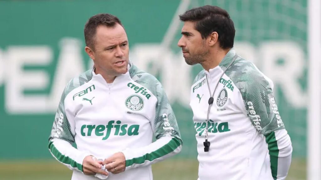 Andrey Lopes, alvo do Athletico-PR, ao lado de Abel Ferreira