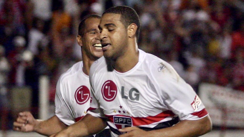 Adriano em campo pelo São Paulo