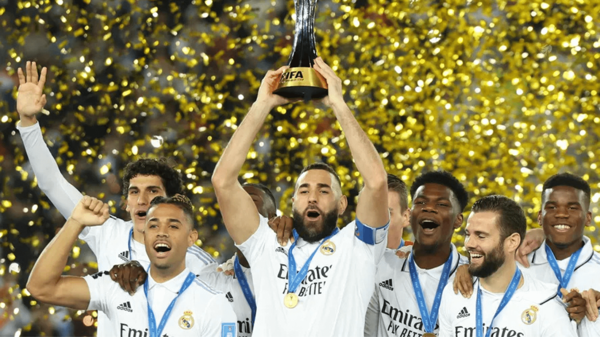 Benzema levantou a taça de último título do Real Madrid contra o Al-Hilal