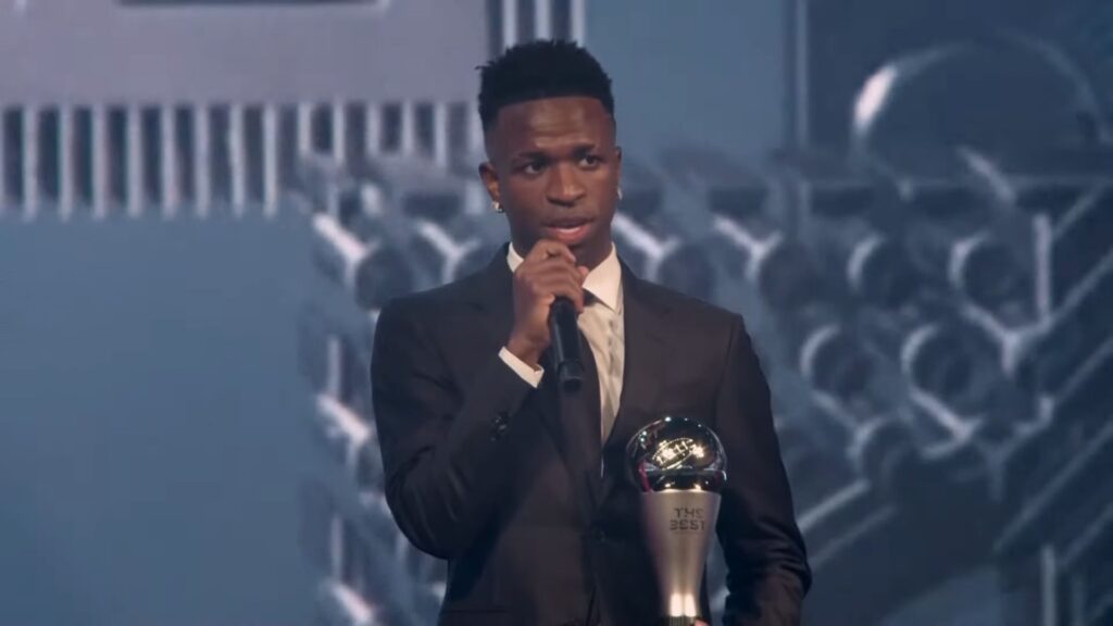 Vini Jr durante premiação do The Best FIFA Football Awards (Foto: Reprodução)