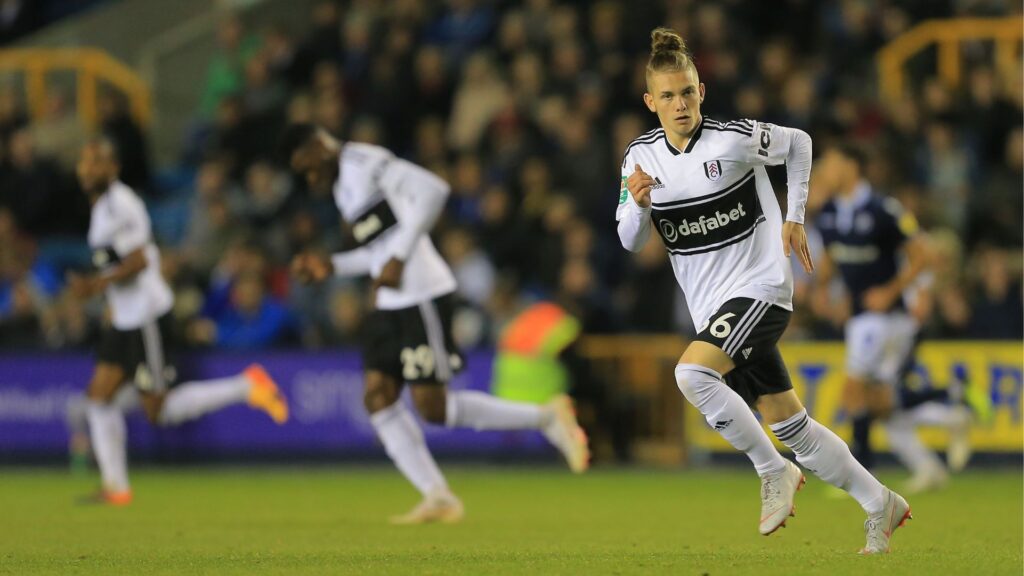 Harvey Elliott em campo pelo Fulham