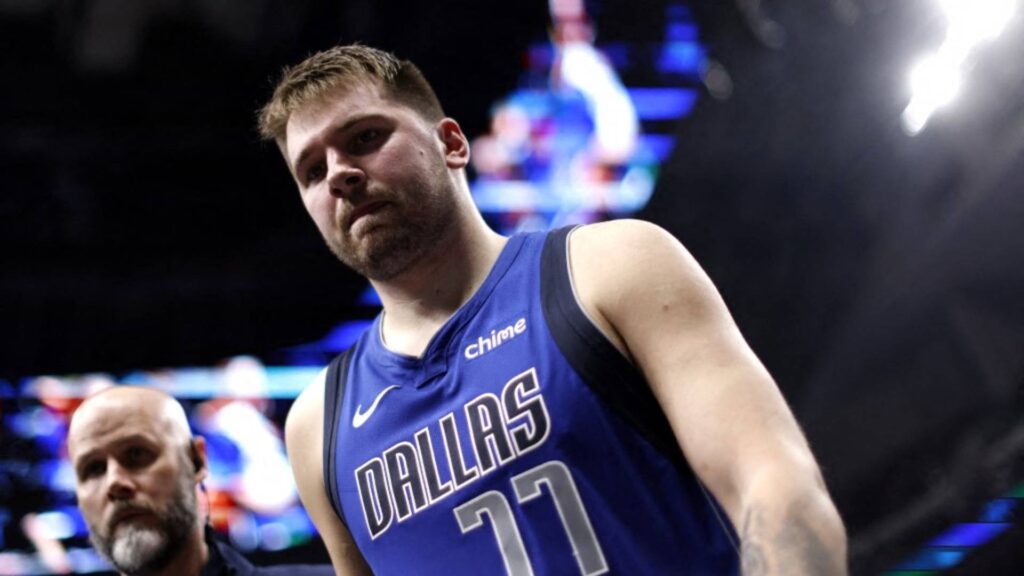 Luka Dončić está sofrendo com lesões nesta temporada. Foto: Ron Jenkins / GETTY IMAGES NORTH AMERICA / Getty Images via AFP