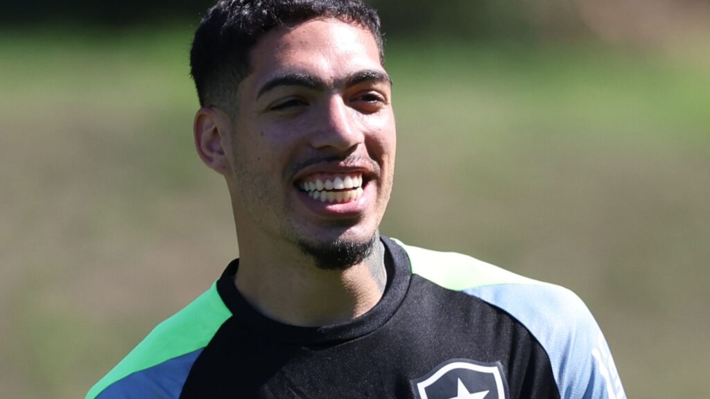 Hugo foi emprestado pelo Botafogo ao Vitória (Foto: Vítor Silva/BFR)