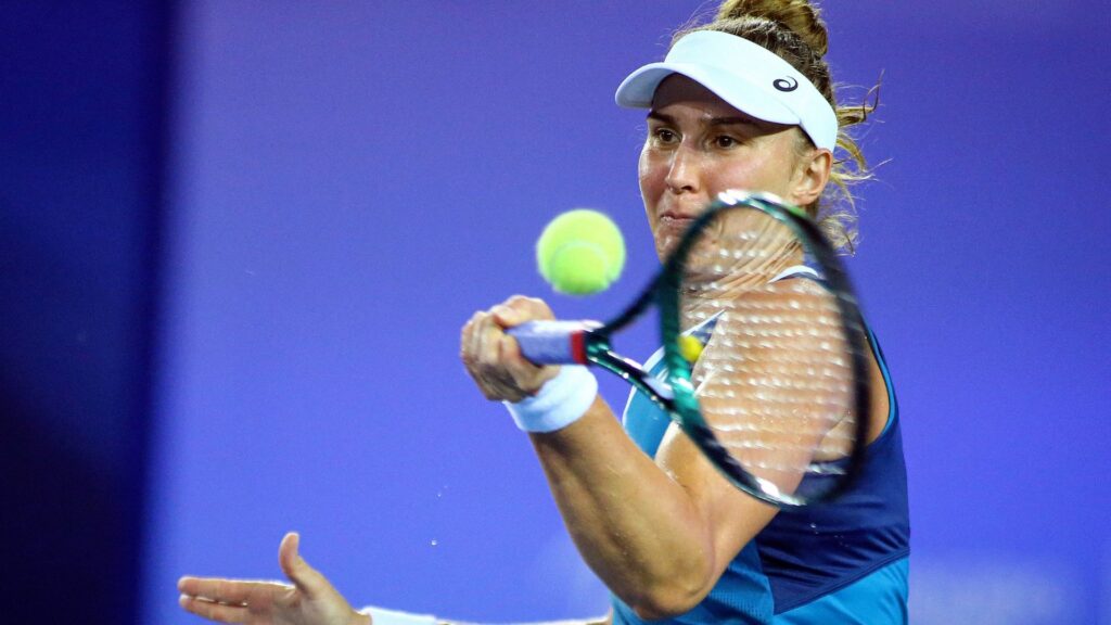 Brasileira Bia Haddad foi derrotada por alemã Laura Siegemund neste domingo (Foto: AFP)