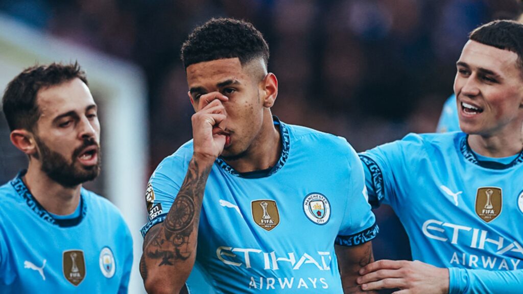 Savinho comemora gol pelo Manchester City