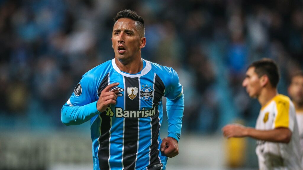 Lucas Barrios em campo pelo Grêmio