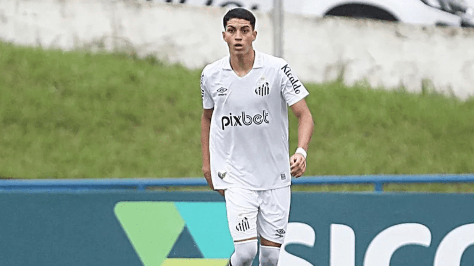 Jair foi revelado pelas categorias de base do Santos