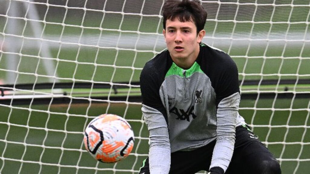 Novo goleiro do Fluminense em treino do Liverpool