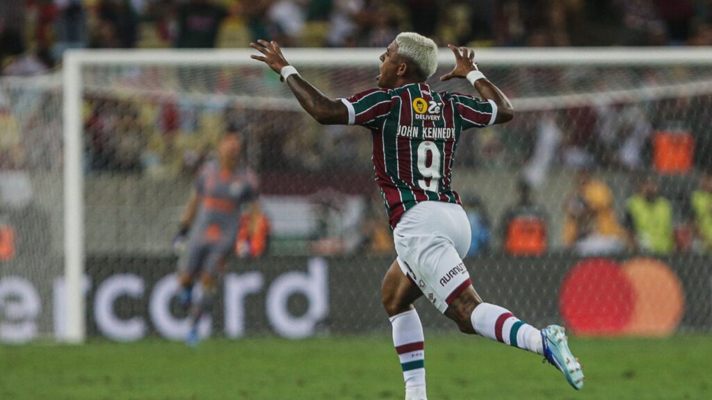 John Kennedy comemora gol pelo Fluminense