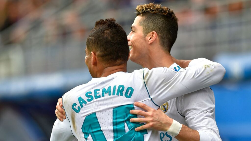 Cristiano Ronaldo ao lado de Casemiro no Real Madrid