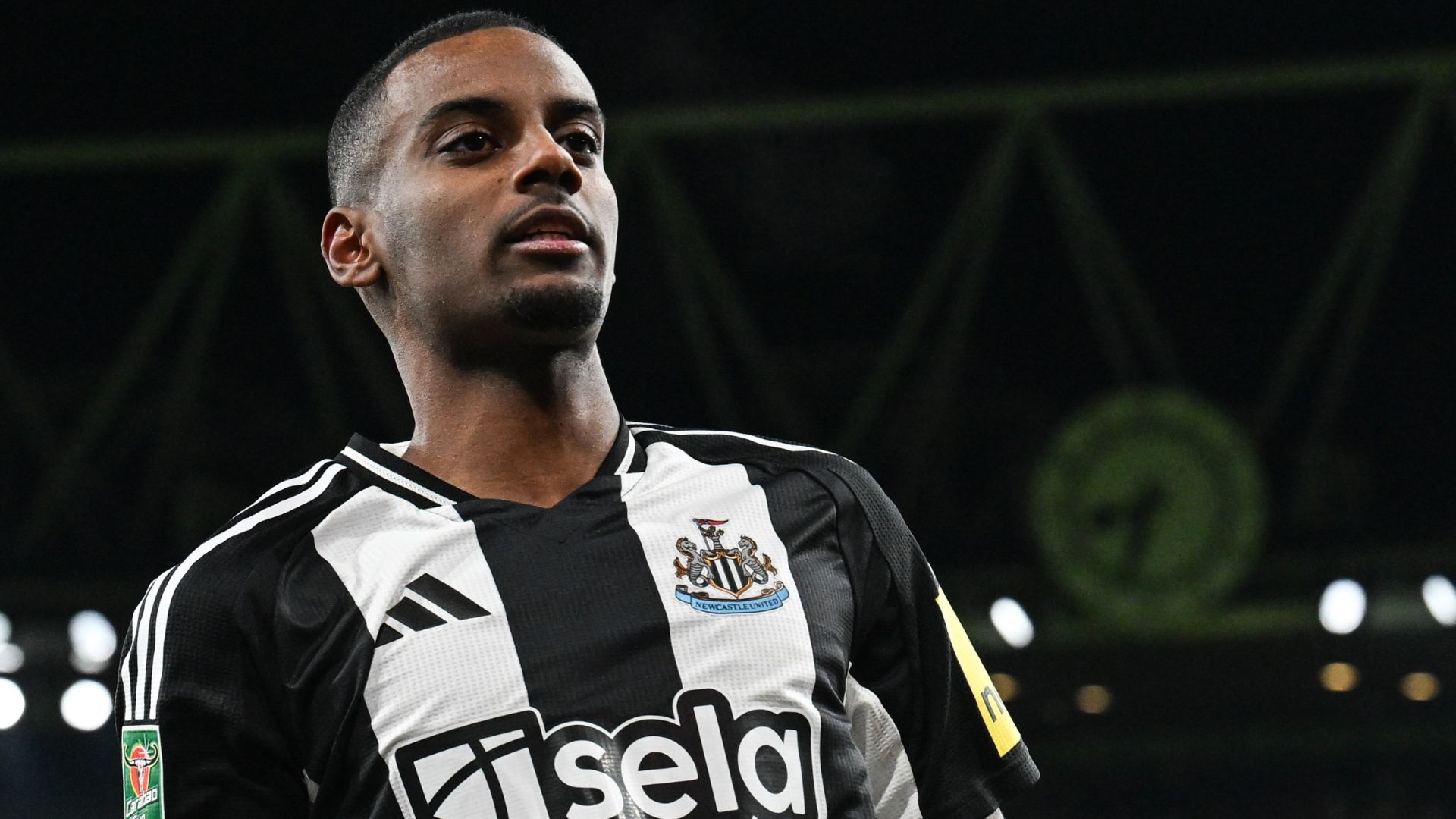 Isak, atacante do Newcastle, é alvo do Liverpool