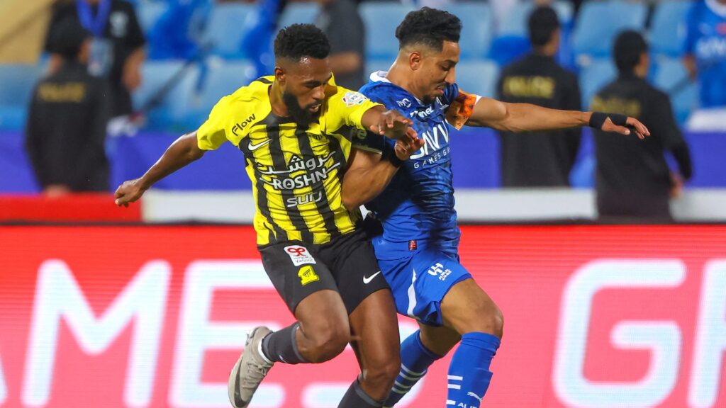 Al-Ittihad e Al-Hilal brigam pela liderança da Saudi Pro League (Foto: Fayez Nureldine/AFP)