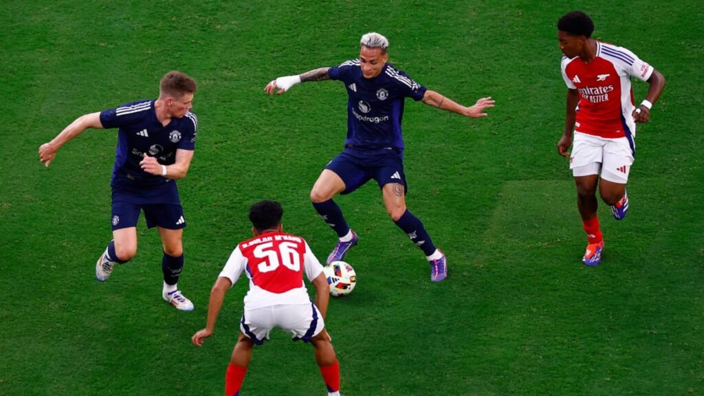 Arsenal e Manchester United se enfrentam neste domingo (12). Foto: RONALD MARTINEZ / GETTY IMAGES NORTH AMERICA / Getty Images via AFP