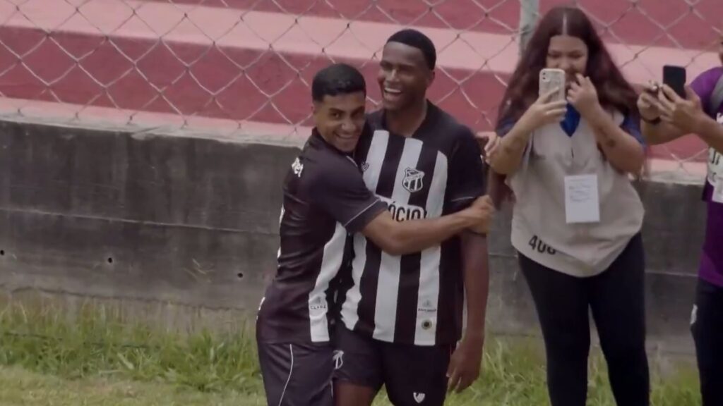 Guilherme comemora um dos gols do Ceará