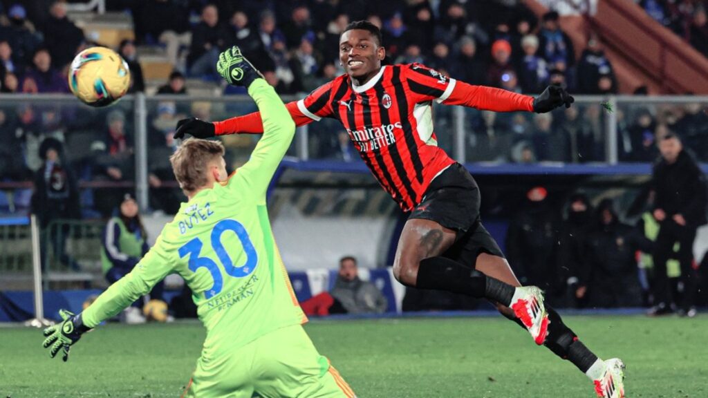 Rafael Leão fez um dos gols da vitória do Milan (Foto: Reprodução)