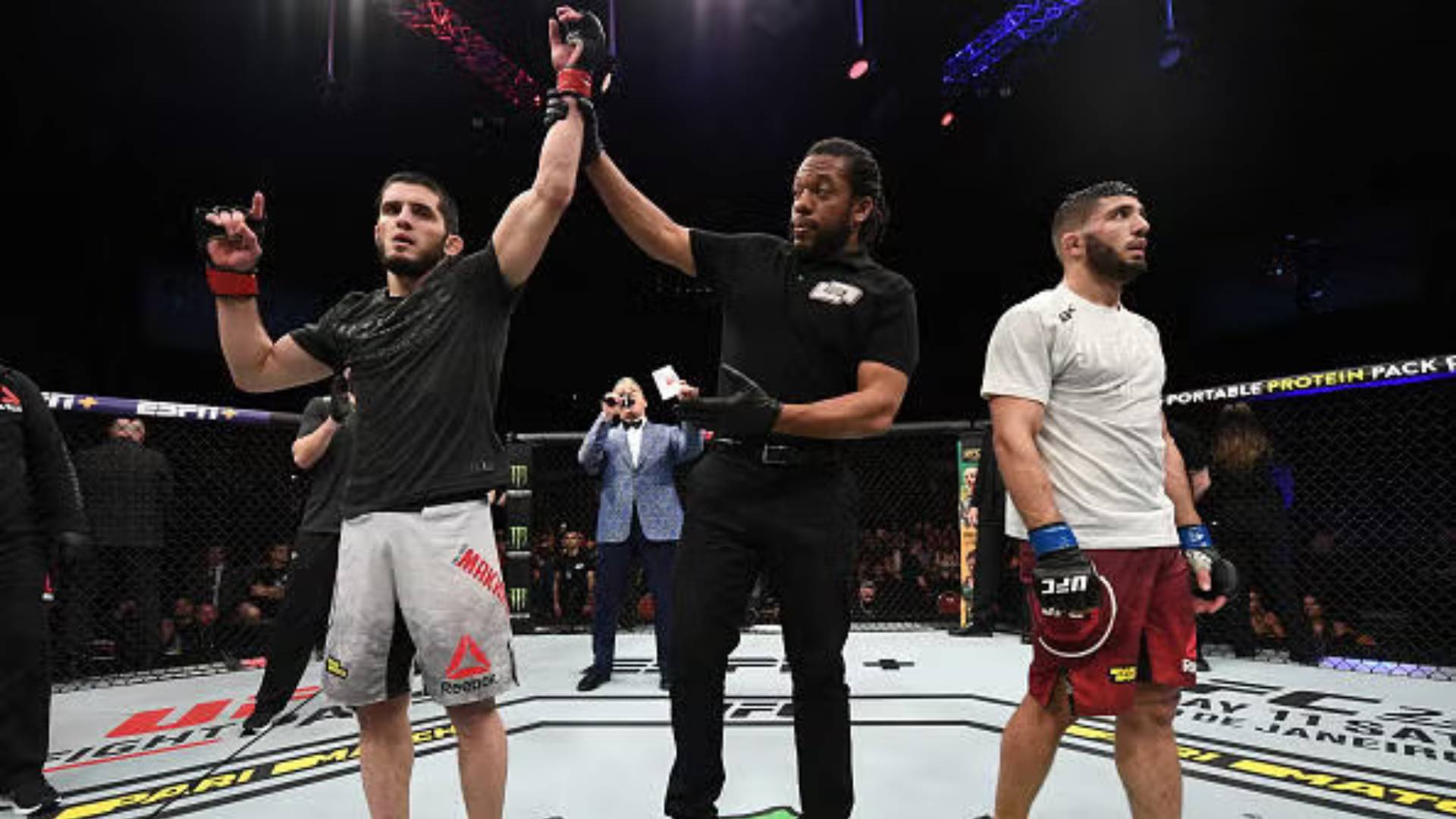 Makhachev venceu Tsarukyan no combate entre eles em 2019. Foto: Jeff Bottari/Zuffa LLC