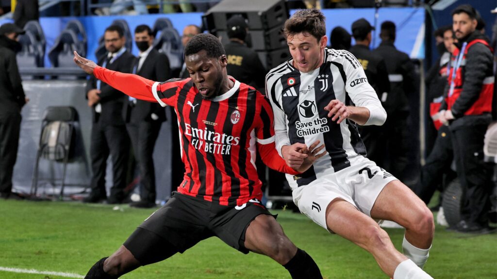 Juventus e Milan se enfrentaram recentemente pela Supercopa da Itália (Foto: Fadel Senna/AFP)