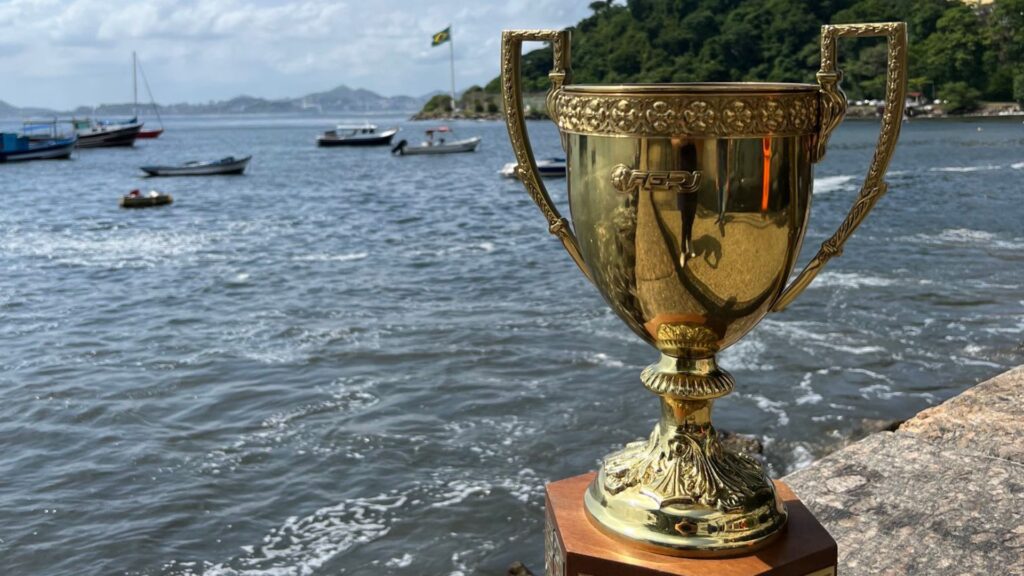 Troféu do Campeonato Carioca (Foto: Reprodução)