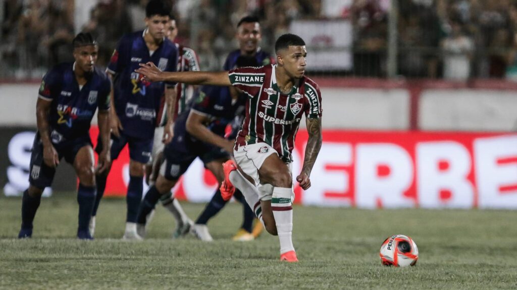 Kauã Elias empatou de pênalti no apagar das luzes. Foto: Lucas Merçon/Fluminense